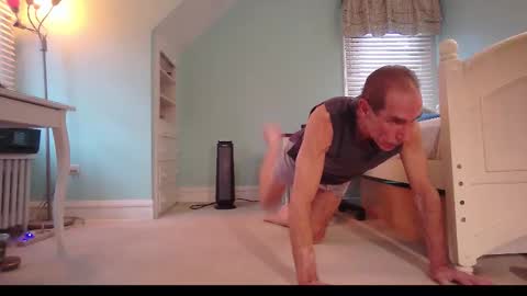 Snapshot of betterwithu2 chatting on November 25, 8:20 pm betterwithu2 online show from November 25, 8:20 pm