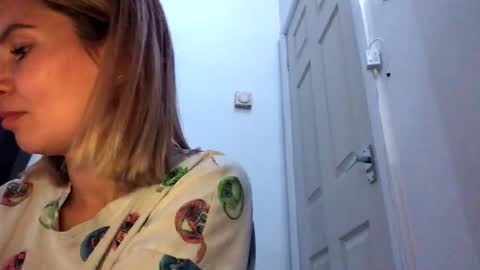 Snapshot of betty199175798 chatting on October 18, 10:10 pm betty199175798 online show from October 18, 10:10 pm