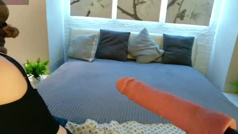 Snapshot of bettyrouse chatting on May 22, 8:14 pm Betty online show from May 22, 8:14 pm