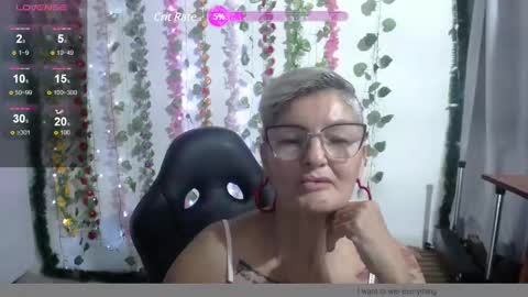 Snapshot of bety_cum3 chatting on December 3, 12:06 pm bibiana online show from December 3, 12:06 pm