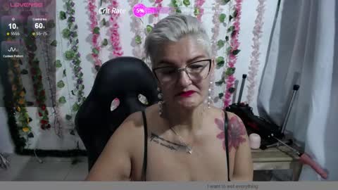 Snapshot of bety_cum3 chatting on January 4, 9:32 am bibiana online show from January 4, 9:32 am
