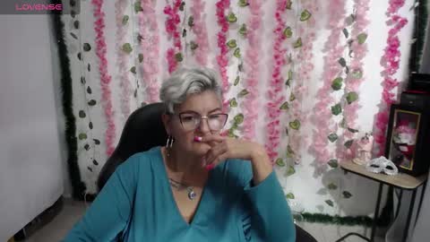Snapshot of bety_cum3 chatting on February 22, 9:15 pm bibiana online show from February 22, 9:15 pm