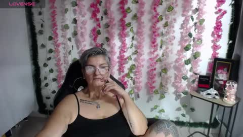 Snapshot of bety_cum3 chatting on February 28, 9:33 pm bibiana online show from February 28, 9:33 pm