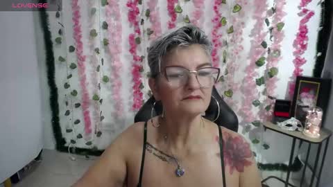 Snapshot of bety_cum3 chatting on March 1, 10:24 am bibiana online show from March 1, 10:24 am