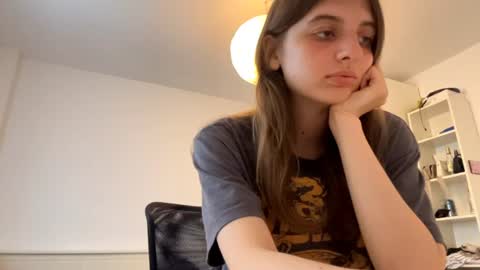 Snapshot of beulahweikert chatting on June 23, 5:22 pm Lina online show from June 23, 5:22 pm
