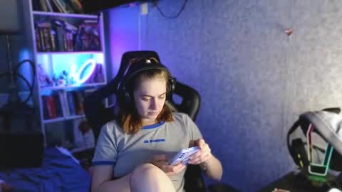 beverly_yay online show from April 22, 10:11 pm