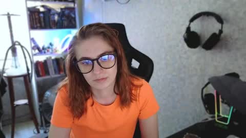 beverly_yay online show from May 2, 12:32 pm