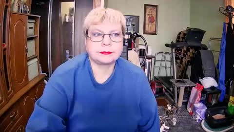 BeverlyQCynia online show from November 1, 12:18 pm