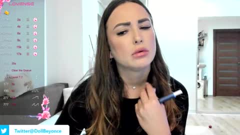 Snapshot of beyoncedoll chatting on November 15, 8:16 pm BeyonceDoll Twitter DollBeyonce online show from November 15, 8:16 pm