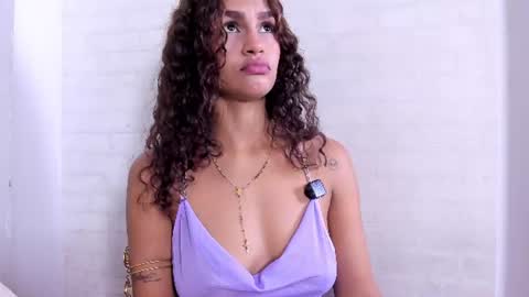 Snapshot of bianca_angel_ chatting on July 10, 6:54 pm bianca_angel_ online show from July 10, 6:54 pm