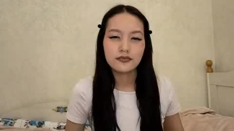 Aya online show from April 15, 4:47 pm