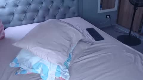 Snapshot of biancaleiton chatting on February 4, 10:24 pm bianca online show from February 4, 10:24 pm