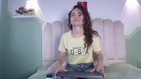 Snapshot of biancaluxx1 chatting on December 22, 11:51 am Bianca online show from December 22, 11:51 am