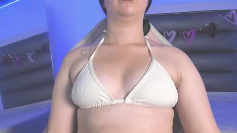 Snapshot of bibiana_js_ chatting on February 19, 5:03 am bibiana_js_ online show from February 19, 5:03 am