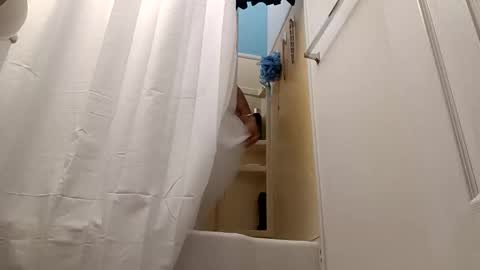 Snapshot of bibottom68942 chatting on October 17, 11:46 am bibottom68942 online show from October 17, 11:46 am