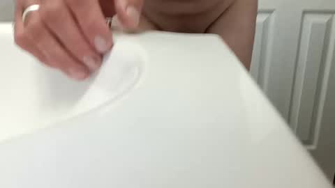 Snapshot of bibottom68942 chatting on October 24, 8:33 am bibottom68942 online show from October 24, 8:33 am