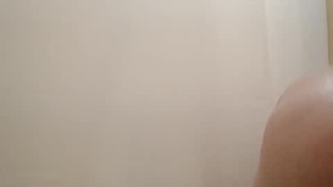 Snapshot of bibottom68942 chatting on November 18, 2:17 am bibottom68942 online show from November 18, 2:17 am