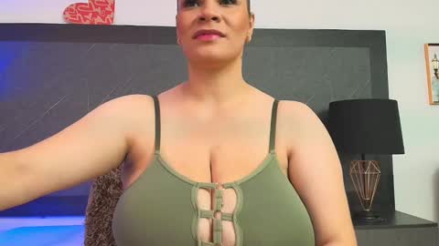 Tell me Sophia  online show from December 28, 7:54 pm