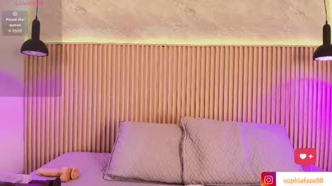 Snapshot of big_tits_in_your_face chatting on December 17, 8:37 pm Tell me Sophia online show from December 17, 8:37 pm