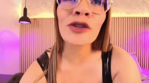 Snapshot of big_tits_in_your_face chatting on December 18, 8:48 pm Tell me Sophia online show from December 18, 8:48 pm