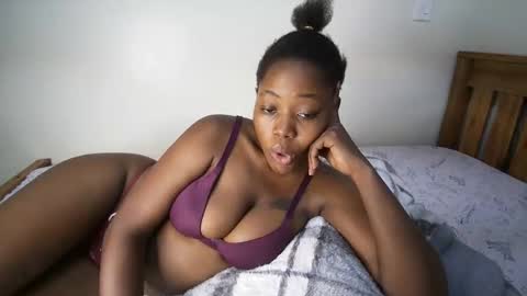 bigassmello_ online show from April 16, 10:16 am