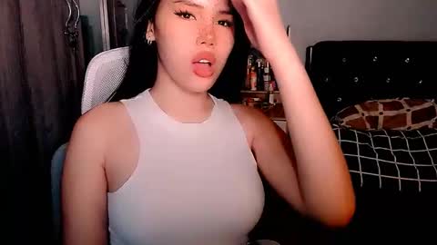 Mia online show from February 22, 4:05 pm