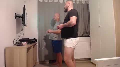 bigballs2403 online show from December 15, 7:10 pm