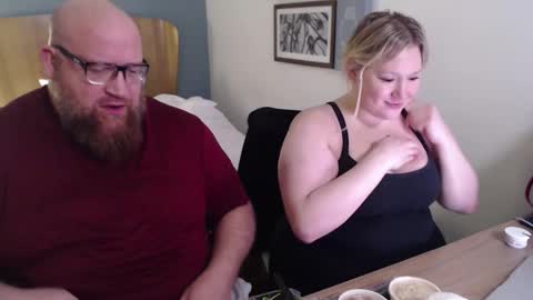 Snapshot of bigbear4cuddles chatting on February 15, 12:40 am BigBear4Cuddles online show from February 15, 12:40 am