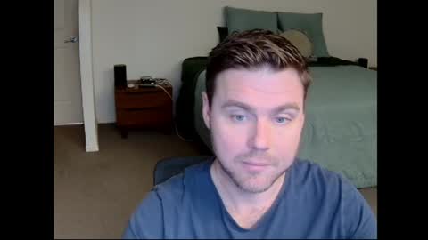 bigblueeyes9876 online show from June 7, 1:10 am