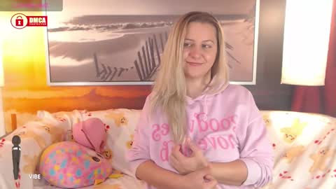 Snapshot of bigboobsarri chatting on December 2, 10:28 am BigBoobsArri online show from December 2, 10:28 am