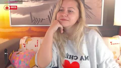 Snapshot of bigboobsarri chatting on December 3, 1:43 pm BigBoobsArri online show from December 3, 1:43 pm