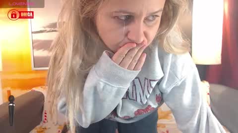 Snapshot of bigboobsarri chatting on December 9, 10:20 pm BigBoobsArri online show from December 9, 10:20 pm