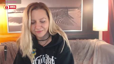 Snapshot of bigboobsarri chatting on December 22, 8:14 pm BigBoobsArri online show from December 22, 8:14 pm