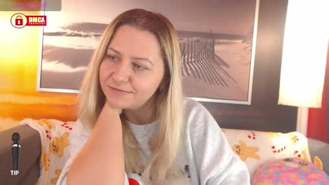 Snapshot of bigboobsarri chatting on January 11, 9:26 am BigBoobsArri online show from January 11, 9:26 am