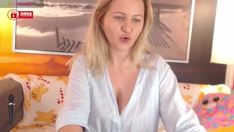 Snapshot of bigboobsarri chatting on January 11, 12:29 pm BigBoobsArri online show from January 11, 12:29 pm