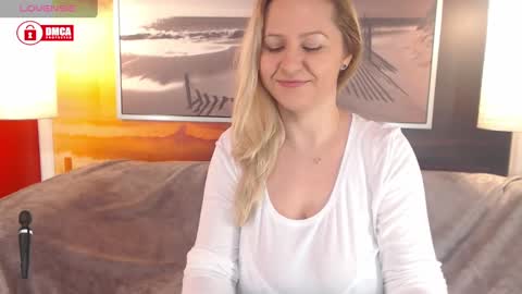 Snapshot of bigboobsarri chatting on January 22, 8:51 am BigBoobsArri online show from January 22, 8:51 am