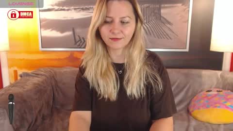 Snapshot of bigboobsarri chatting on January 29, 2:53 pm BigBoobsArri online show from January 29, 2:53 pm