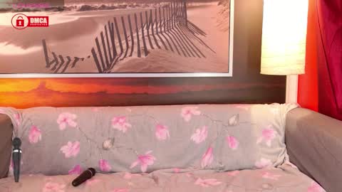 Snapshot of bigboobsarri chatting on October 7, 8:22 am BigBoobsArri online show from October 7, 8:22 am