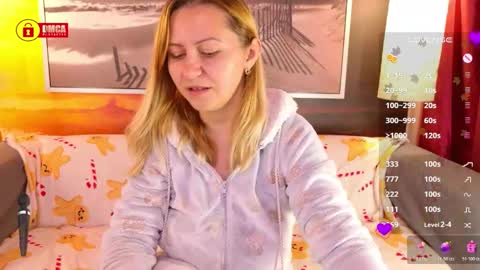 Snapshot of bigboobsarri chatting on November 5, 9:31 am BigBoobsArri online show from November 5, 9:31 am