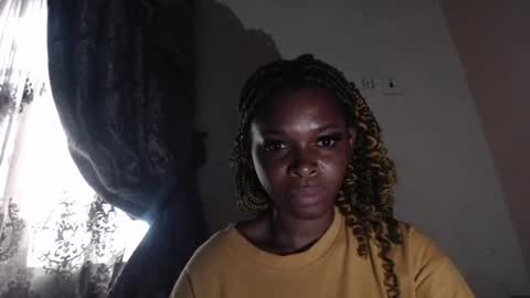 Snapshot of bigbooty_xchataa chatting on November 17, 12:11 pm Lucy online show from November 17, 12:11 pm