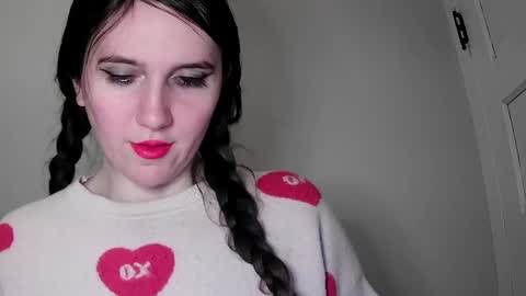 Isabella online show from February 6, 9:00 am