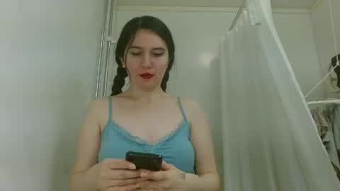 Isabella online show from April 14, 8:15 pm