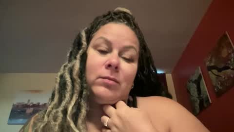 Snapshot of bigbreastsabrina chatting on May 5, 12:24 pm BIG BREAST SABRINA online show from May 5, 12:24 pm