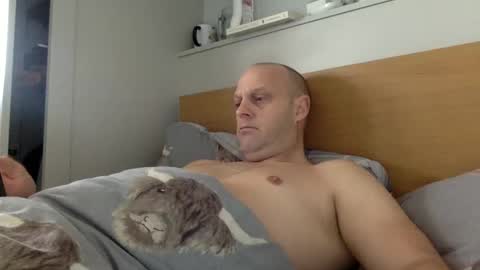 Snapshot of bigbumlover2377 chatting on March 7, 9:18 am bigbumlover2377 online show from March 7, 9:18 am