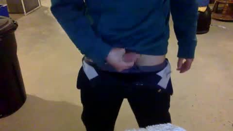 Snapshot of bigdickshowoff9877 chatting on March 4, 12:18 am Bigdickshowoff9877 online show from March 4, 12:18 am