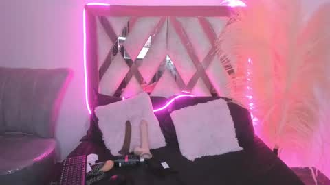 Snapshot of bigfinger125 chatting on February 23, 2:18 am Lucy and Fred online show from February 23, 2:18 am