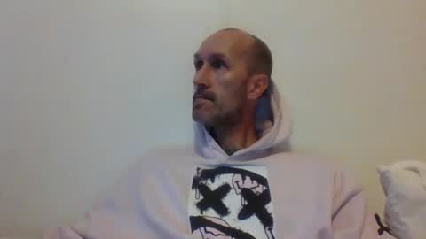 Snapshot of bighugemouthful chatting on December 31, 2:51 am Chaz online show from December 31, 2:51 am