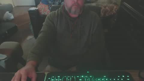Snapshot of bighugmugg chatting on November 9, 11:47 pm bighugmugg online show from November 9, 11:47 pm