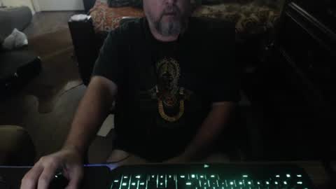 Snapshot of bighugmugg chatting on November 21, 12:15 pm bighugmugg online show from November 21, 12:15 pm