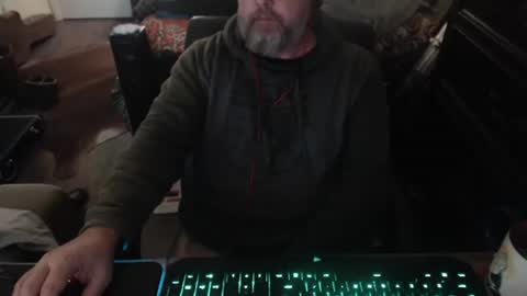 Snapshot of bighugmugg chatting on January 17, 3:11 am bighugmugg online show from January 17, 3:11 am